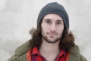 Portrait of relaxed young ma nwith curly brown hair wearing wooly hat - LBF001350