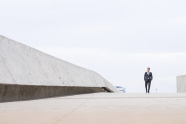 Businessman wearing black suit - SIPF000074