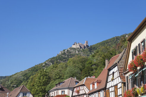 Frankreich, Elsass, Elsässische Weinstraße, Ribeauville, historisches Chateau de Saint-Ulrich - GWF004578