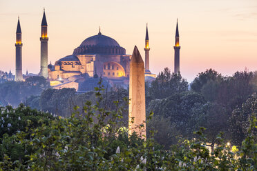 Turkey, Istanbul, view to Haghia Sophia at twilight - MDIF000004