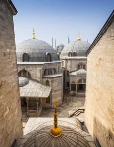 Türkei, Istanbul, Blick auf die Haghia Sophia und die Sultan-Ahmed-Moschee - MDIF000019