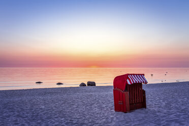 Deutschland, Rügen, Binz, Strand bei Sonnenuntergang - PUF000459