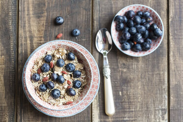 Bowl of blueberry muesli with wolfberries - SARF002477