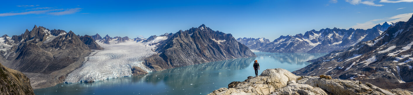 Greenland, Kulusuk, Mountaineers in the Schweizerland Alps - ALRF000334