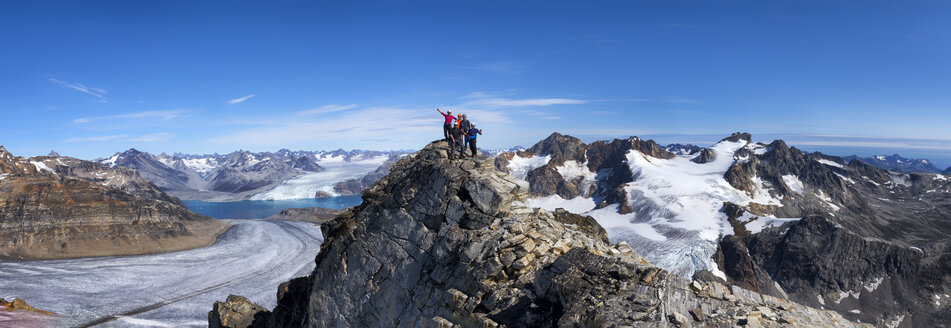 Greenland, Kulusuk, Mountaineers in the Schweizerland Alps - ALRF000345