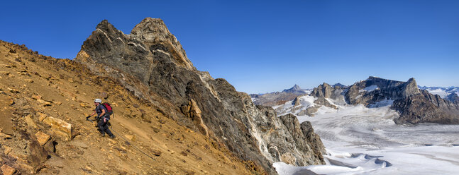 Greenland, Kulusuk, Mountaineers in the Schweizerland Alps - ALRF000347