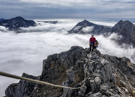 Grönland, Kulusuk, Bergsteiger in den Schweizerland Alpen - ALRF000349