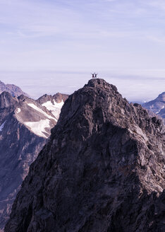 Grönland, Kulusuk, Bergsteiger in den Schweizerland Alpen - ALRF000360