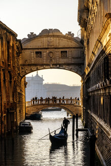 Italy, Veneto, Venice, Bridge of sighs with gondolier - HAMF000132