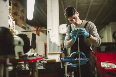 Young mechanic working in repair garage - RAEF000797