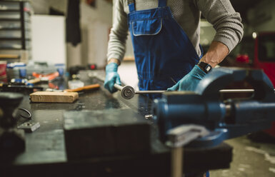 Young mechanic working in repair garage - RAEF000801