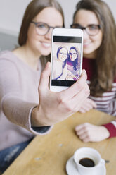 Two young women taking a selfie with smartphone - ALBF000024