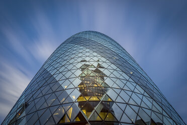 UK, London, view to facade of Swiss-Re-Tower from below - NKF000430