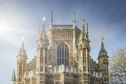 UK, London, back side of Westminster Abbey at sunlight - NKF000439