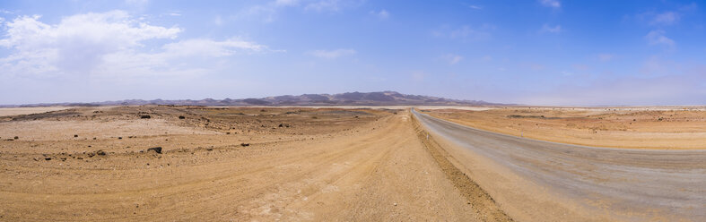 Namibia, Küstenstraße zwischen Swakopmund und Cape Cross, im Hintergrund der Lagunenberg - AMF004706