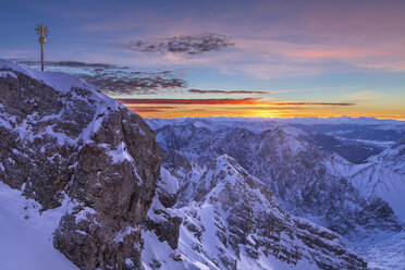 Germany, Bavaria, sunrise on Zugspitze, view on summit and Jubilaeumsgrat - STSF001000