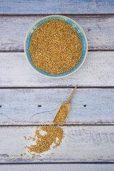 Bowl of organic einkorn wheat on dark wood - LVF004471