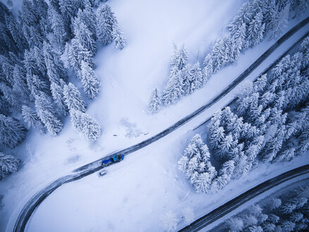 Deutschland, Bayern, Rossfeldstraße, Alpenstraße und Schneepflug im Winter - STCF000148