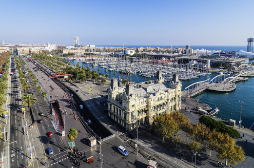 Spanien, Barcelona, Stadtbild von der Kolumbussäule aus gesehen mit Yachthafen - THAF001568