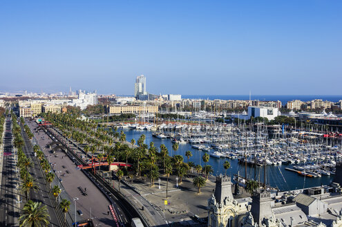 Spanien, Barcelona, Stadtbild von der Kolumbussäule aus gesehen mit Yachthafen - THAF001570