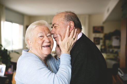 Affectionate senior couple at home - GEMF000671