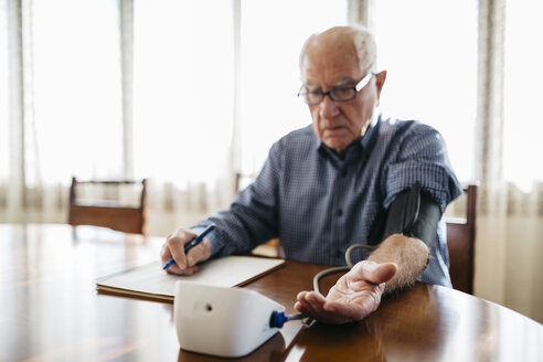 Senior man controlling his blood pressure at home - JRFF000366