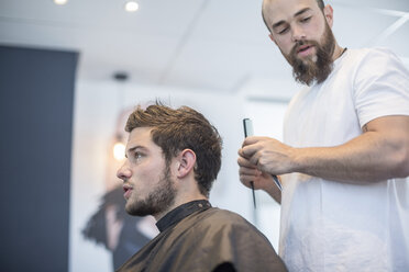 Young man at barber's shop - ZEF008209