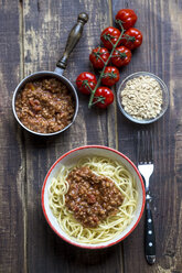 Spaghetti mit vegetarischer Bolognese in Schale, Sojafleisch - SARF002499