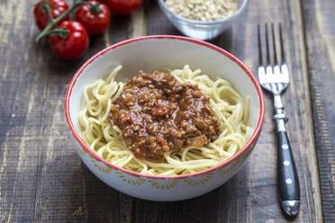Spaghetti with vegetarian bolognese in bowl, soy meat - SARF002500