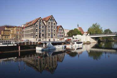 Poland, Bydgoszcz, historic granaries at Brda river - ABOF000071