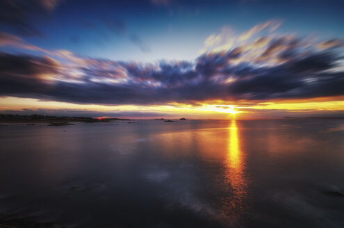 Vereinigtes Königreich, Schottland, East Lothian, North Berwick, Firth of Forth, Sonnenuntergang - SMAF000418