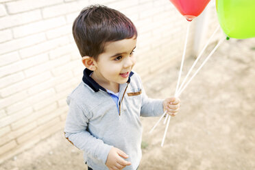 Toddler holding balloons - VABF000112