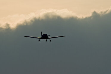 Sportflugzeug, Piper, Gewitterwolke - AMF004730