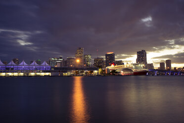 USA, Miami, view to the skyline at twilight - CHPF000212