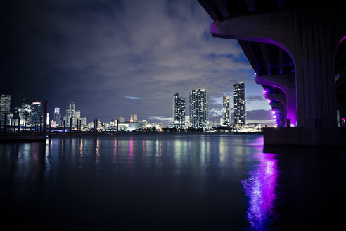 USA, Miami, view to the skyline at twilight - CHPF000213