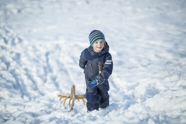 Little boy with sledge - ASCF000477