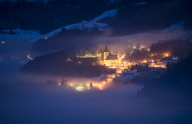 Austria, Salzburg State, Bad Duerrnberg at night, fog - STCF000181
