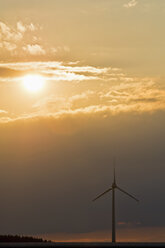 Wind wheel and evening sun - UMF000803