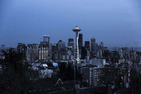 USA, Washington, Seattle, Stadtbild bei Nacht, lizenzfreies Stockfoto