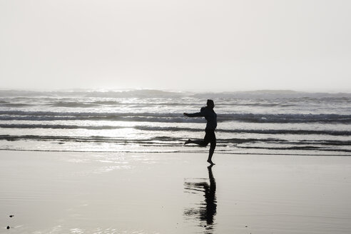 USA, Washington State, woman jumping on Long Beach - NGF000260