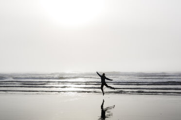 USA, Washington State, woman jumping on Long Beach - NGF000261