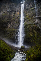 USA, Oregon, bei Portland, Mulnomah Falls - NGF000263