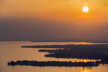 Österreich, Bregenz, Bodensee, Blick auf Lindau - SHF001814