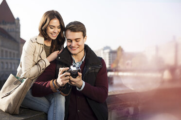 Germany, Berlin, young couple looking at camera at bank of River Spree - GCF000139