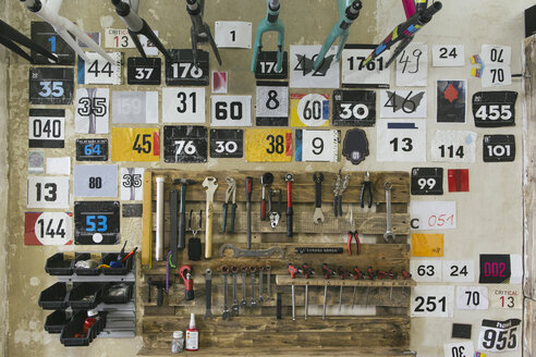 Numbers and tools hanging at the wall in a workshop - JUBF000108