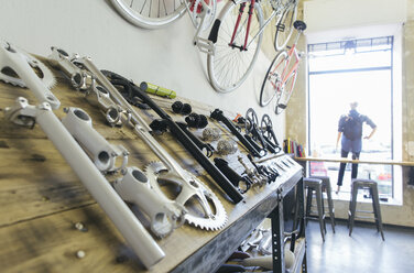 Bicycle components in a store - JUBF000114