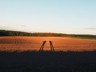 Shadow of two people on field - BRF001244