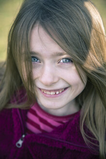 Portrait of happy girl with blue eyes - SARF002525