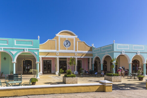 Kuba, Cayo Santa Maria, Pueblo La Estrella, Einkaufszentrum - MABF000364