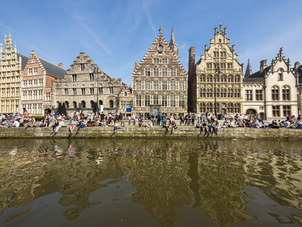 Belgien, Gent, Altstadt, Graslei, historische Zunfthäuser am Fluss Leie - AMF004743